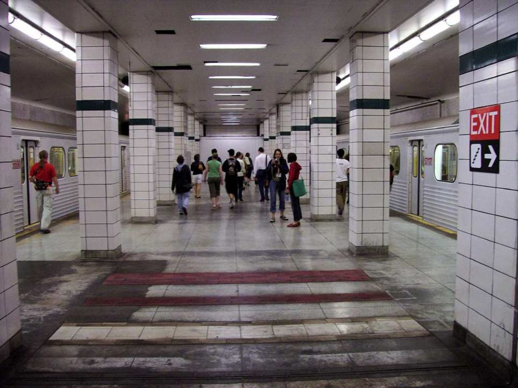 toronto-lower-bay-station